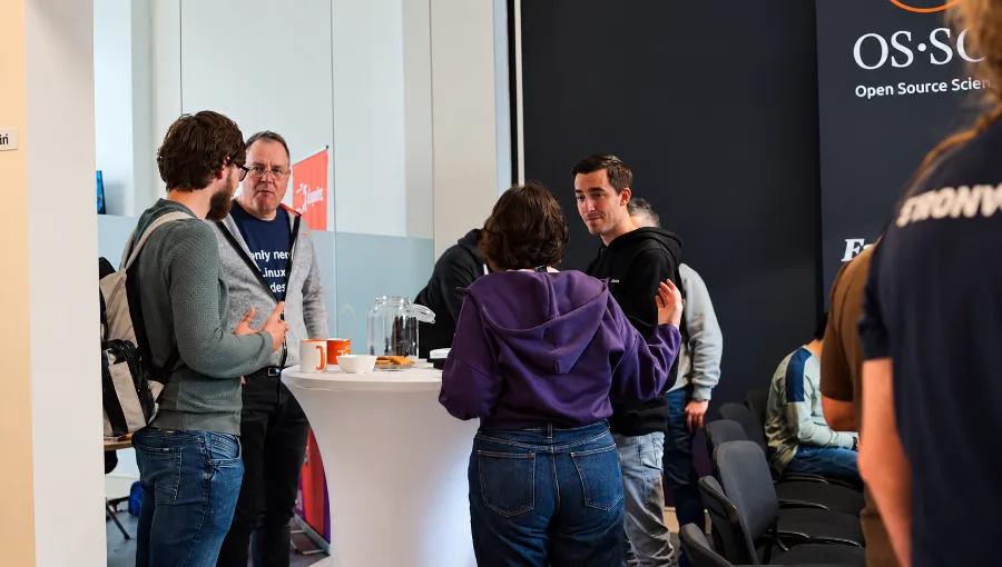 Koffie en gesprekken tijdens een meetup